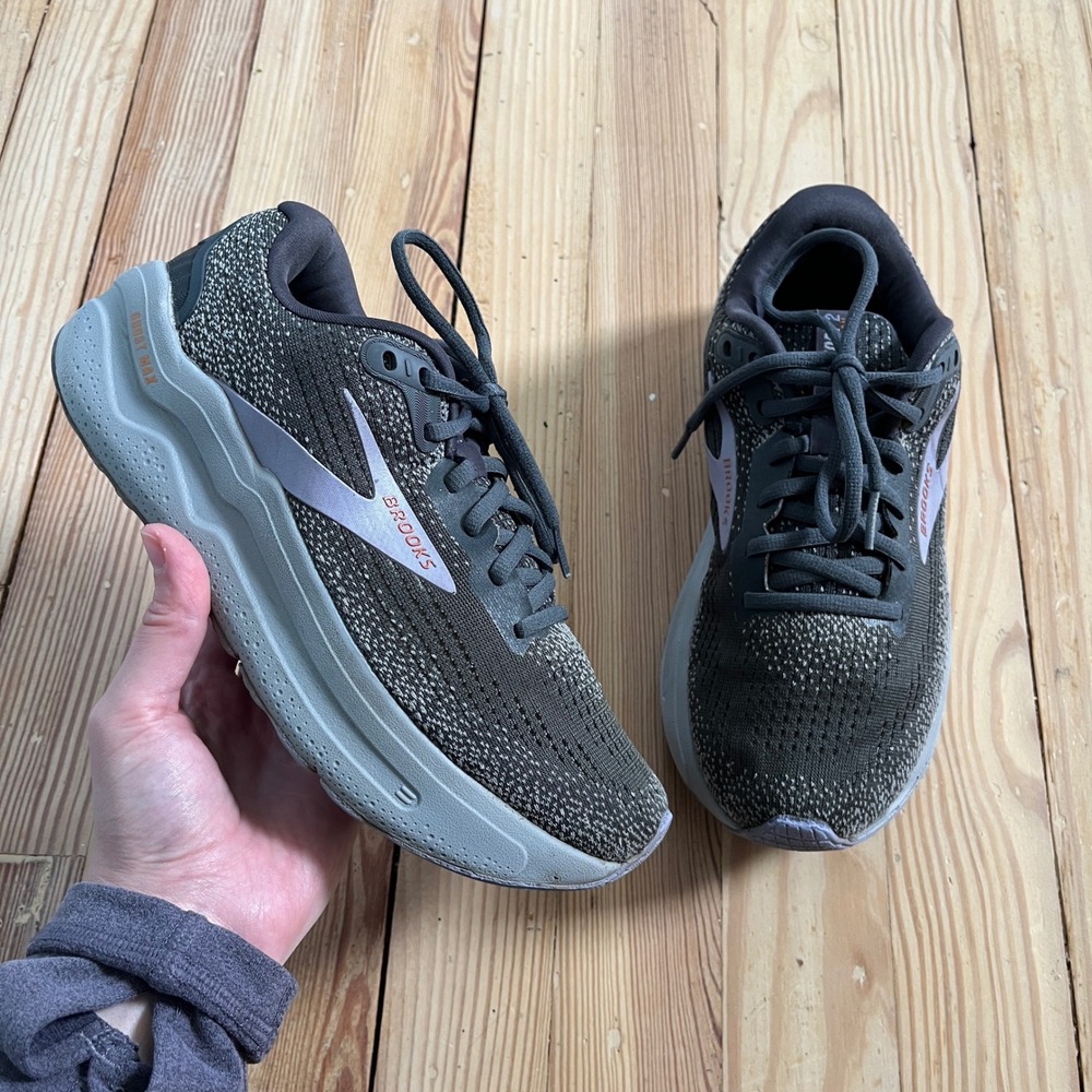 Brooks Ghost Max 2 womens 7.5 Running Shoes Grey Black Lavender Cushion Sneaker